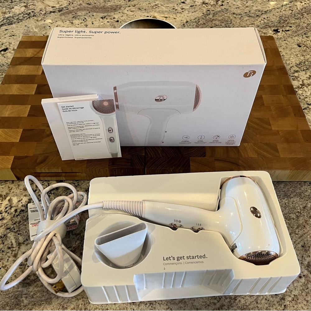 T3 FIT compact hairdryer. White and Rose Gold
